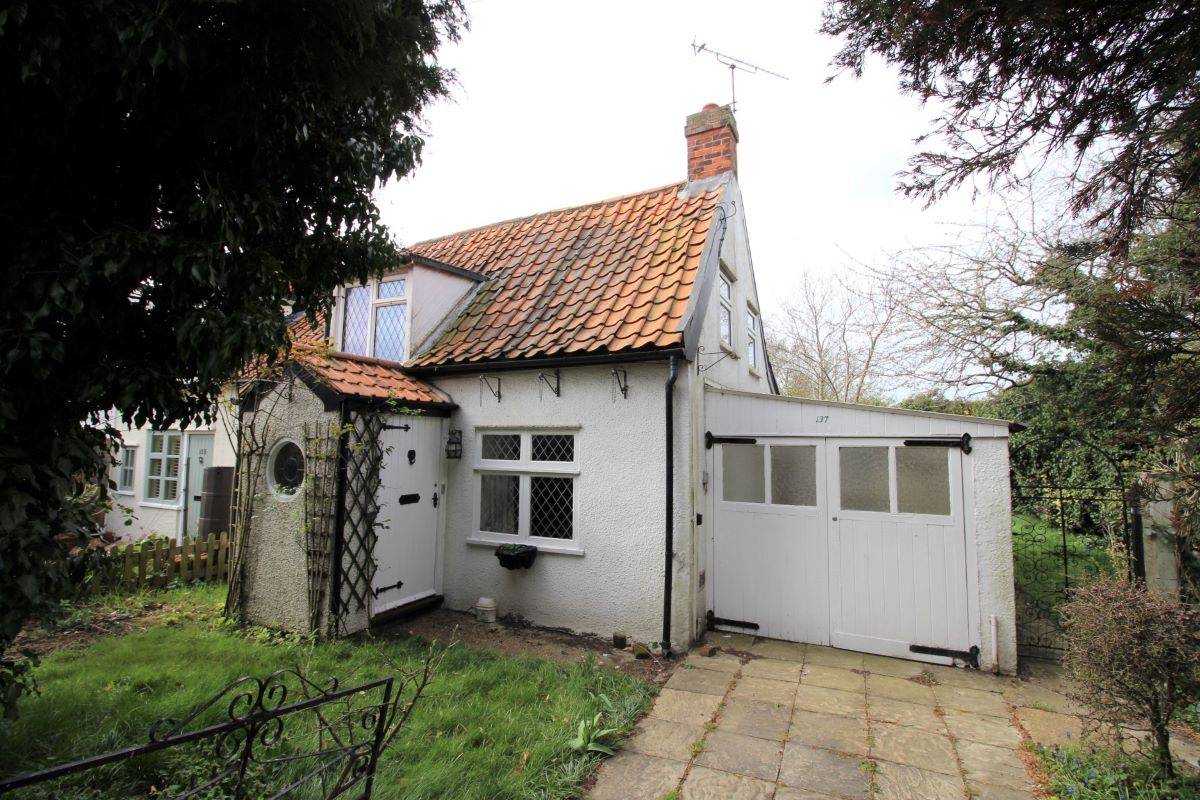 137 High Road Trimley St. Mary, Felixstowe, Suffolk, IP11 0TP