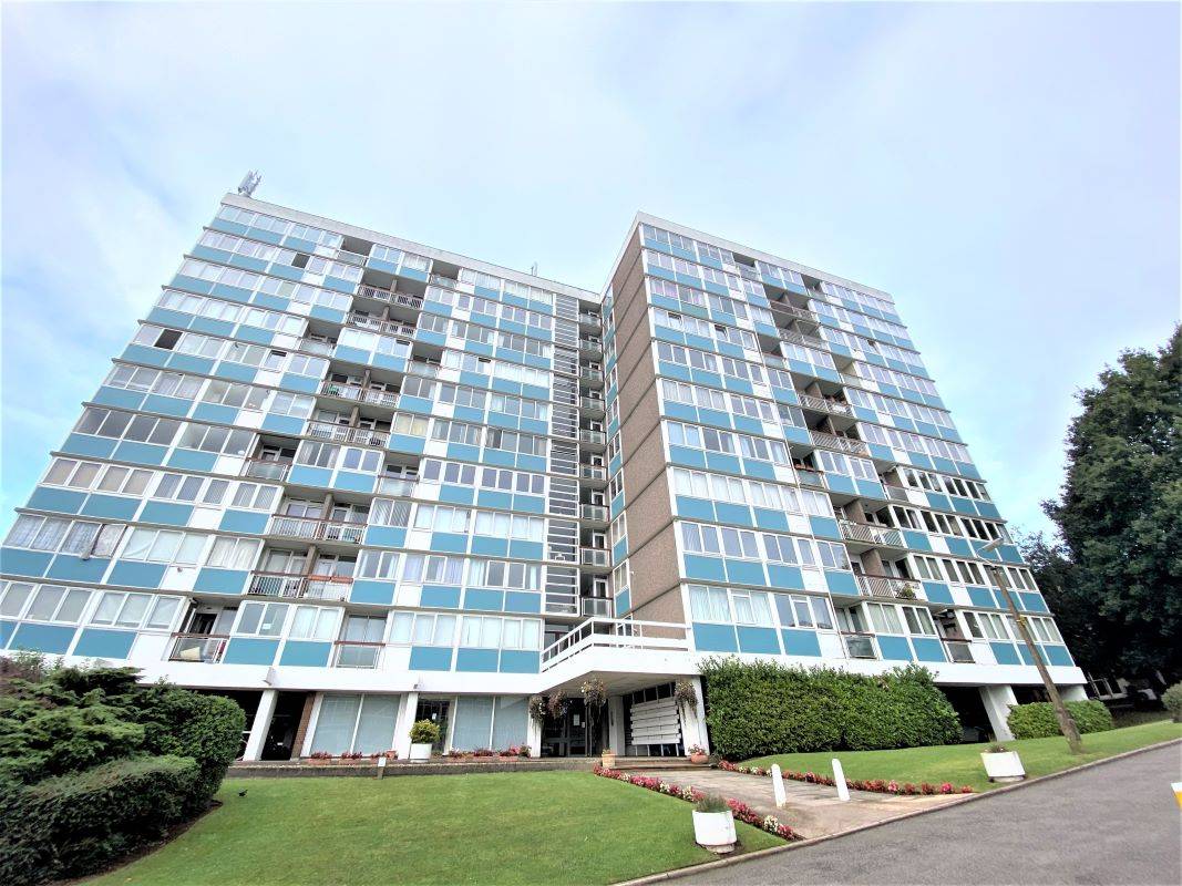 23 Kenilworth Court Styvechale, Coventry, West Midlands, CV3 6HZ