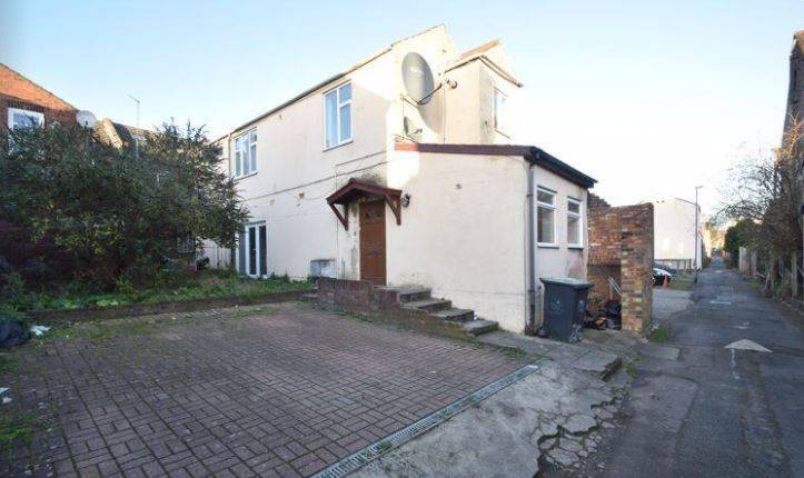 Flat A, 20 Frederick Street Passage, Luton, Luton, LU2 7RH